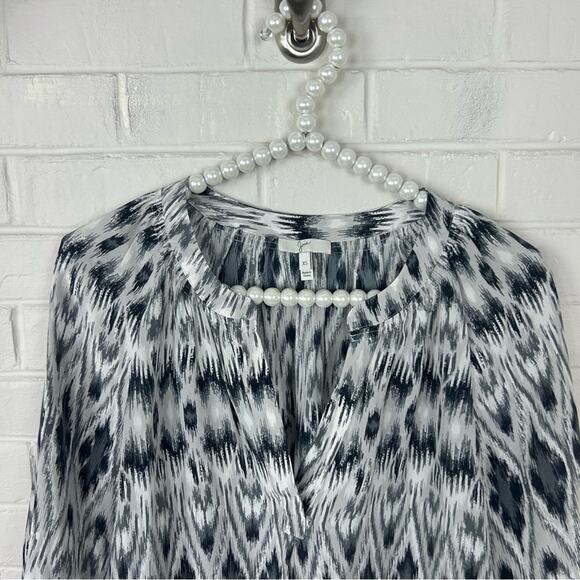 Joie Ikat Patterned 100% Silk Blouse Size XS - Picture 2 of 8